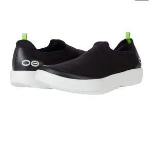 OOFOS Women’s Oomg Ezee Limited Black/White Casual Recovery Sneaker—7